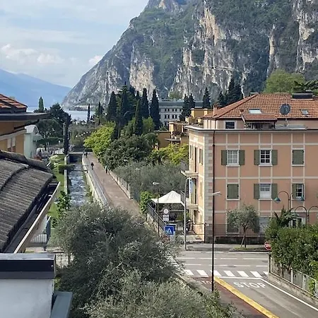 Casa Filippo Riva Large Lake & Mountain Apartment